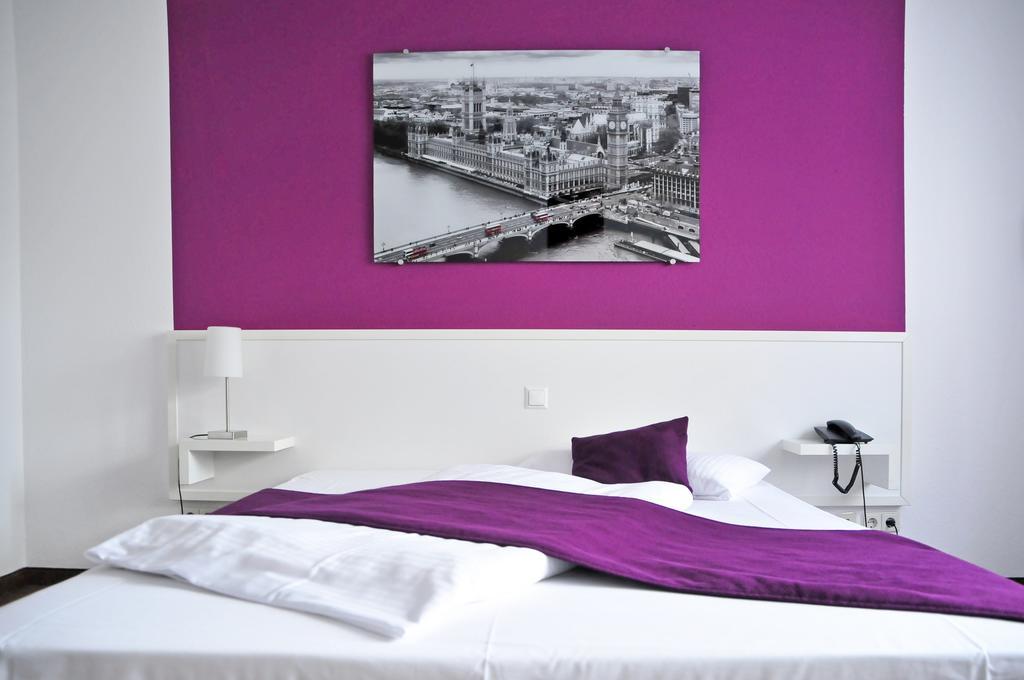 Single Room,115611875:JPEG
